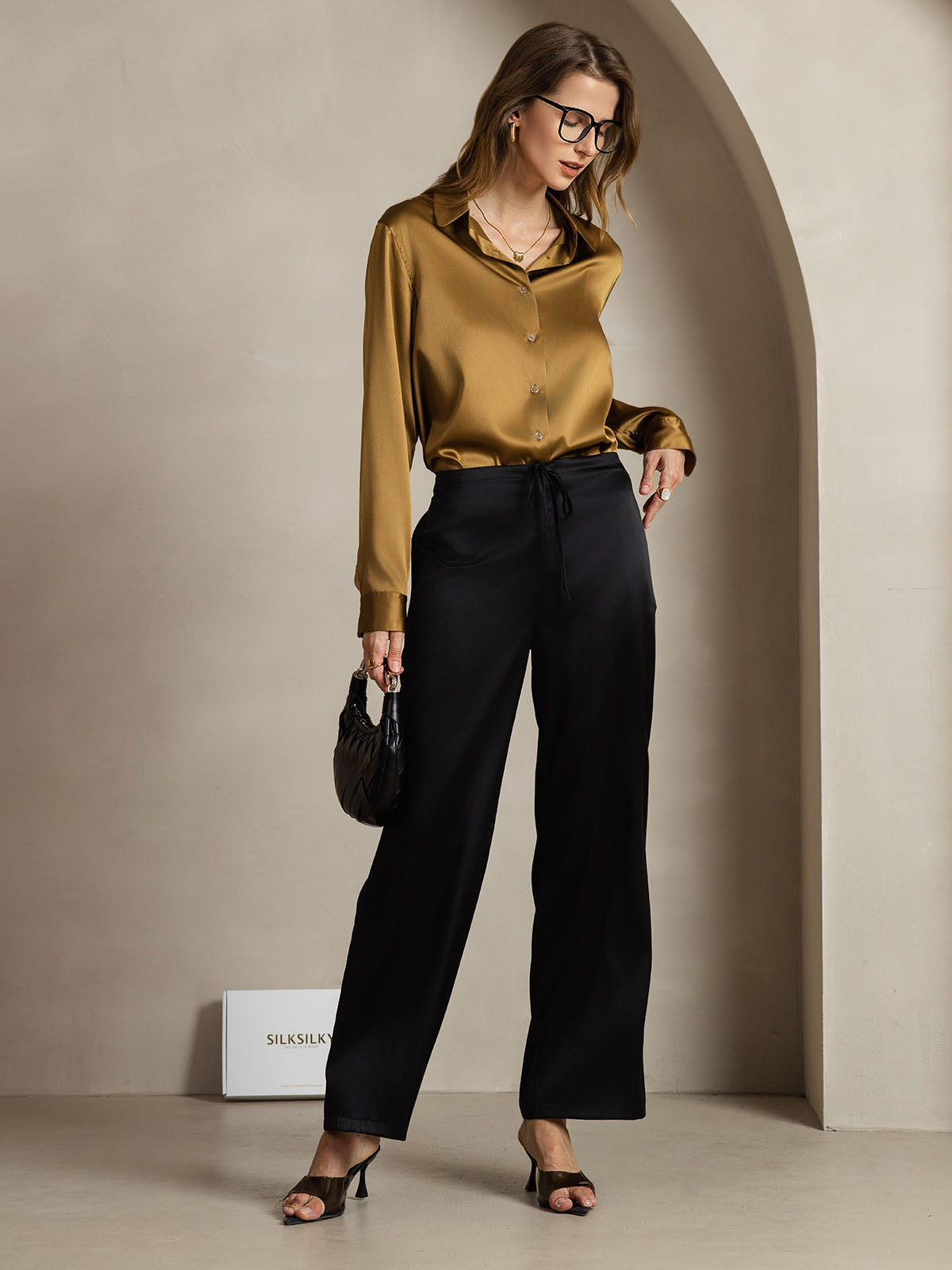 Camisa Elegante con Cuello de Seda