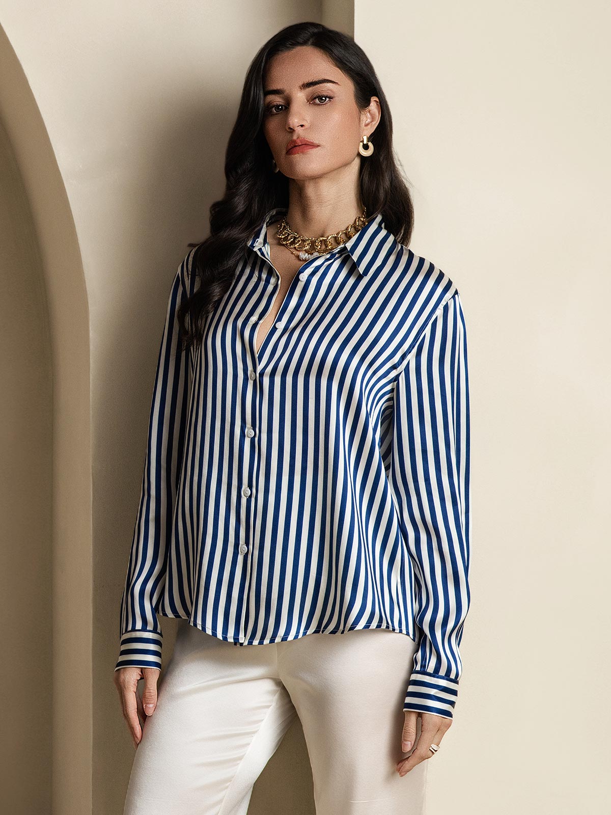 Camisa Elegante con Cuello de Seda