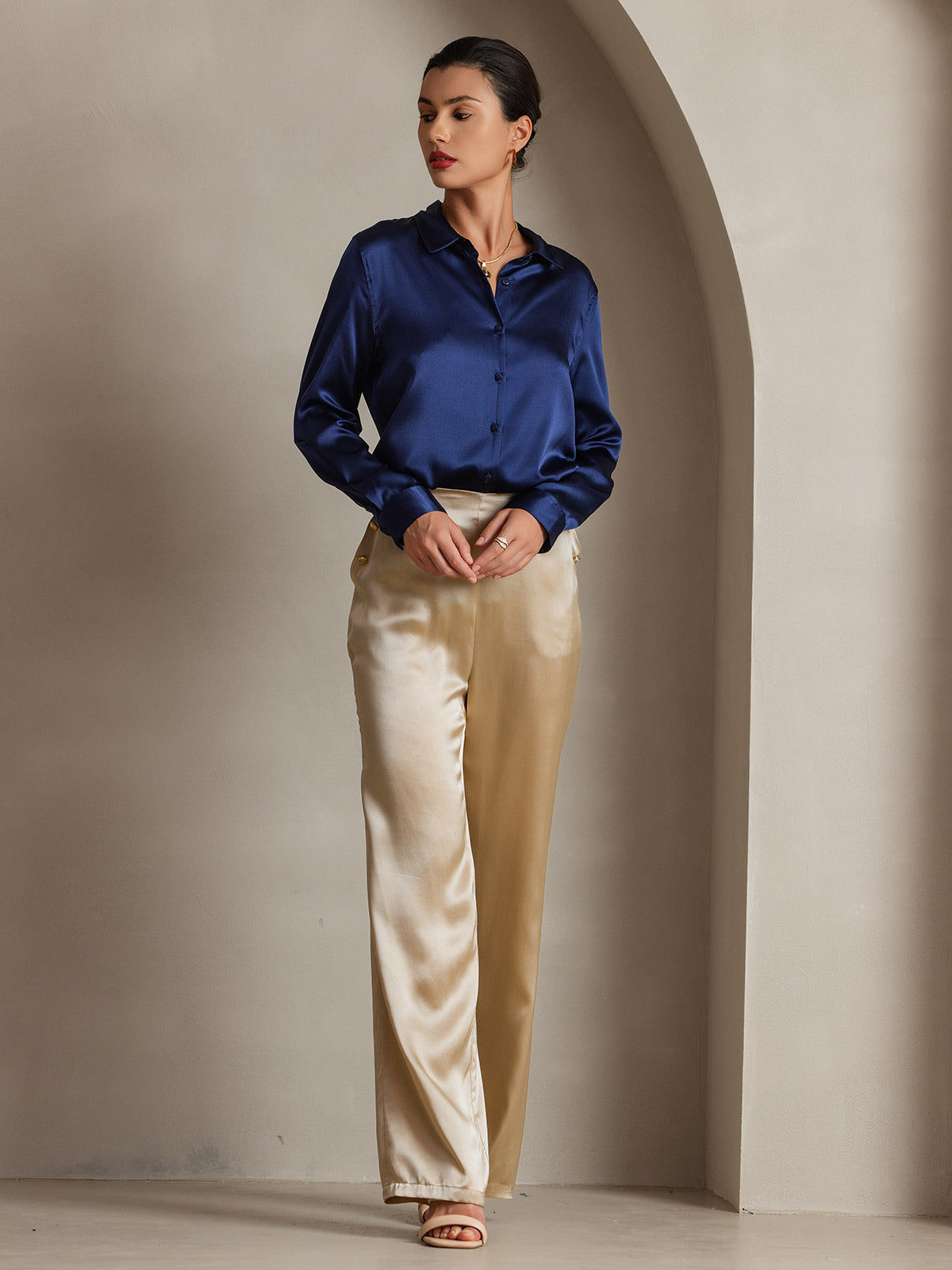 Camisa Elegante con Cuello de Seda