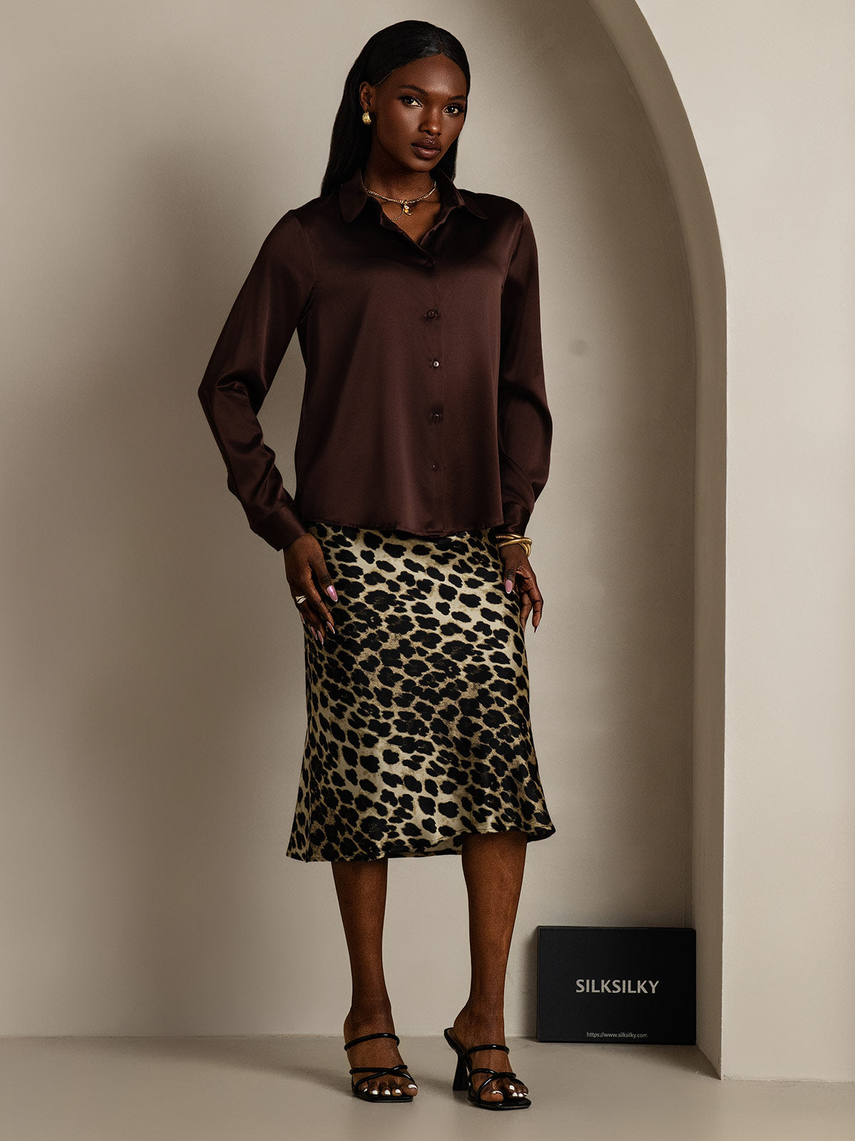 Camisa Elegante con Cuello de Seda