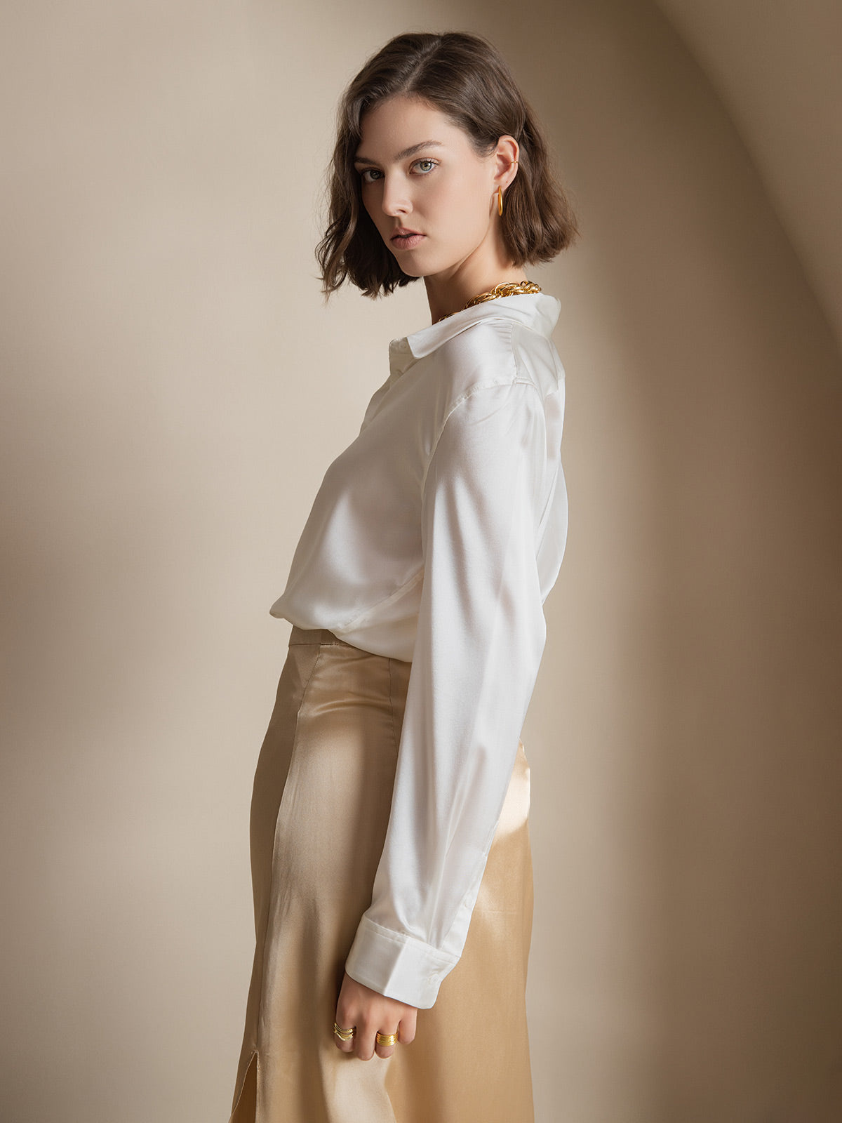 Camisa Elegante con Cuello de Seda