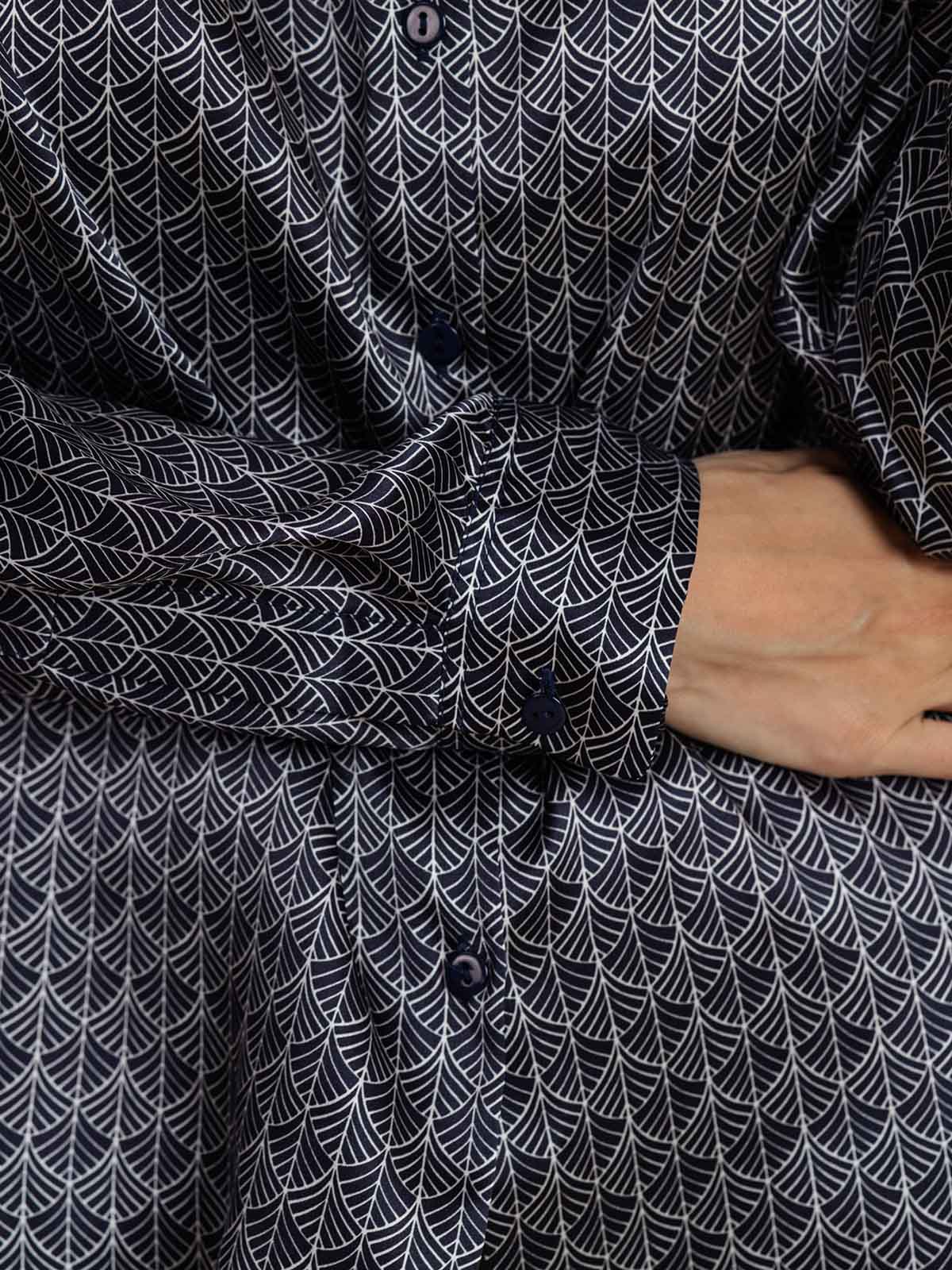 Camisa Elegante con Cuello de Seda