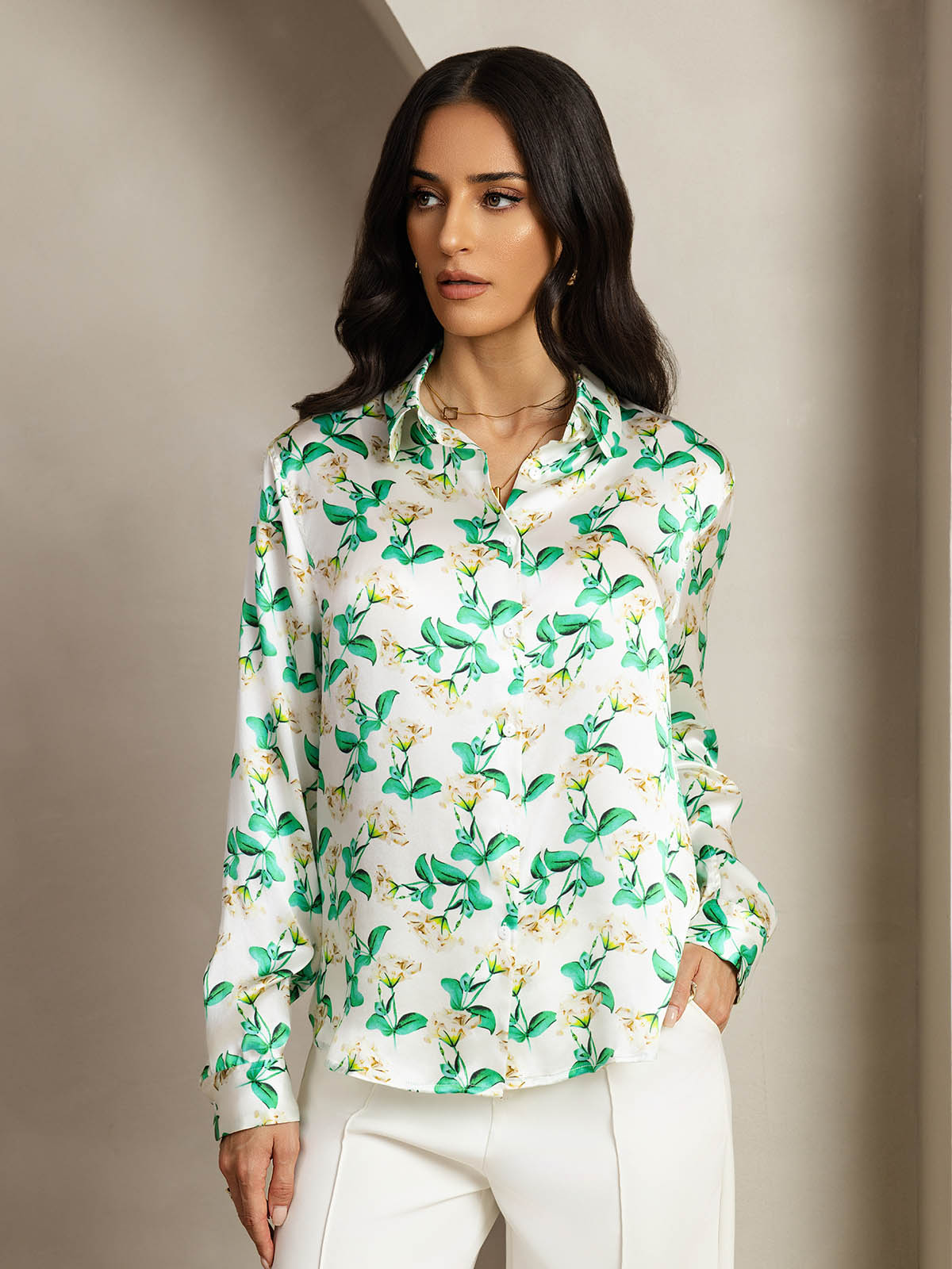 Camisa Elegante con Cuello de Seda
