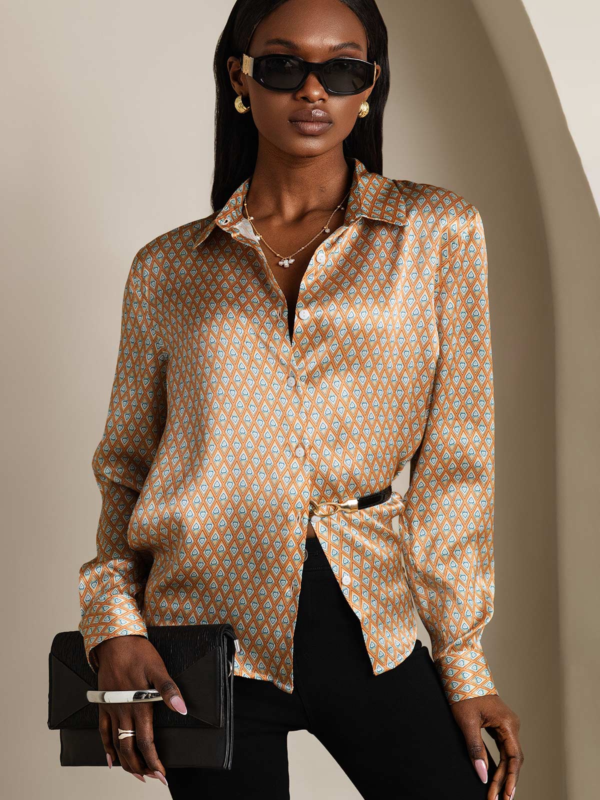 Camisa Elegante con Cuello de Seda