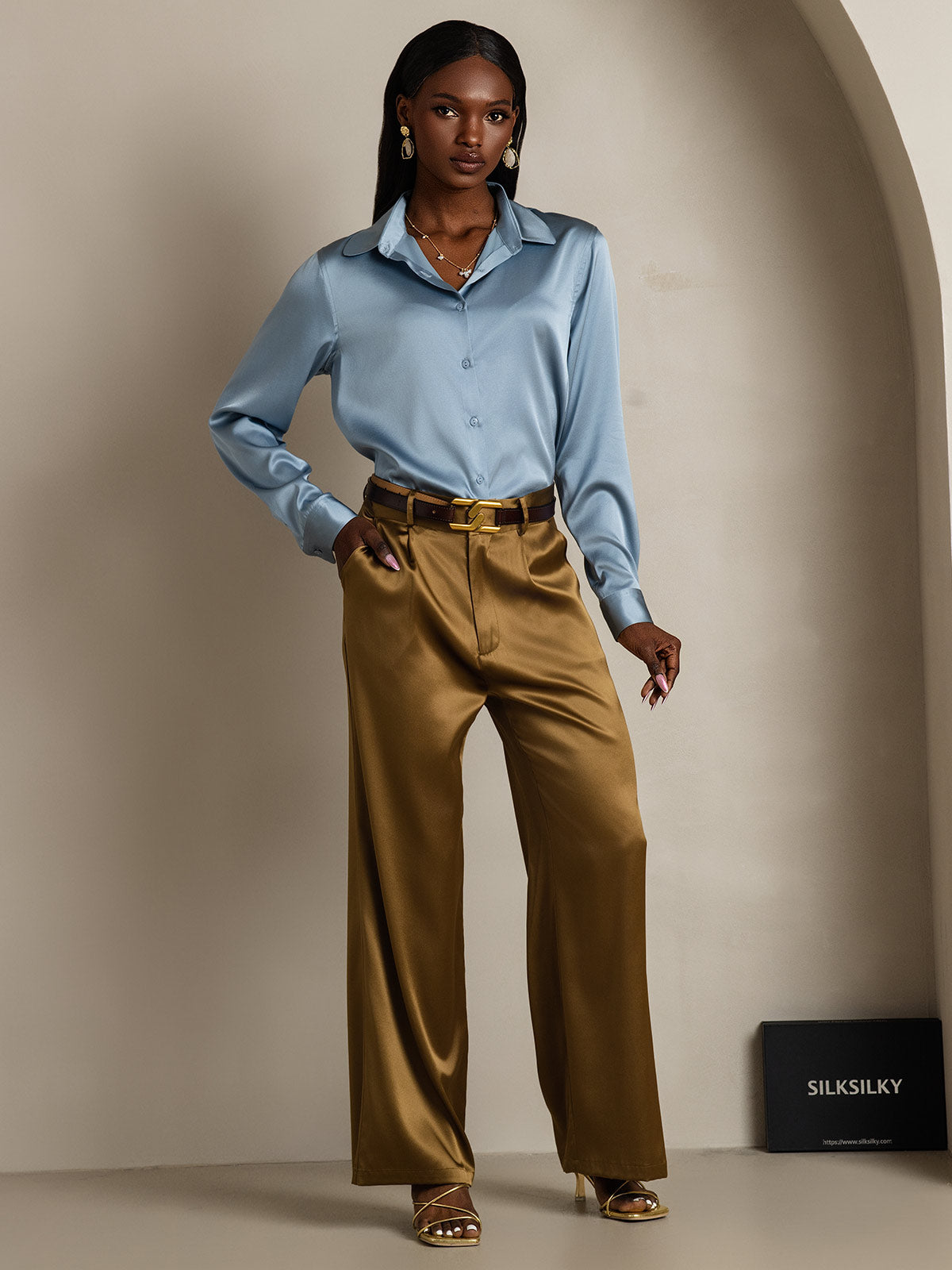 Camisa Elegante con Cuello de Seda