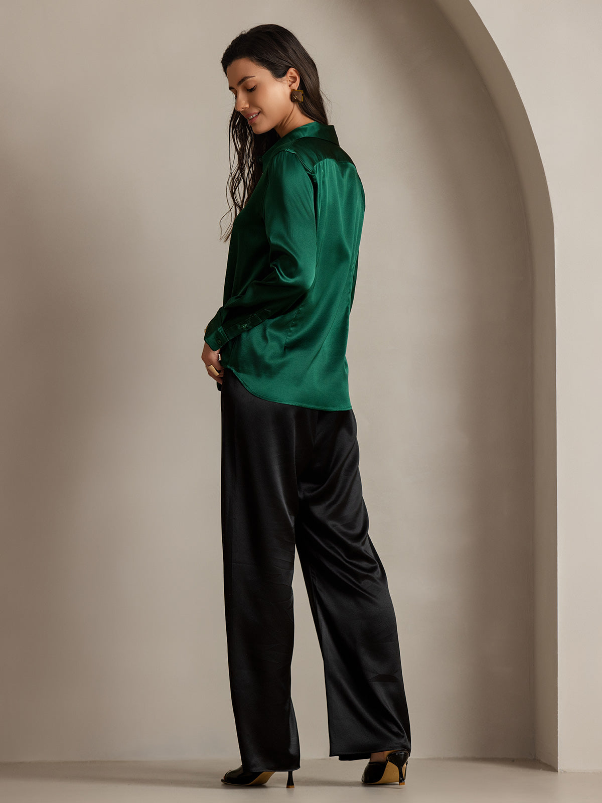 Camisa Elegante con Cuello de Seda