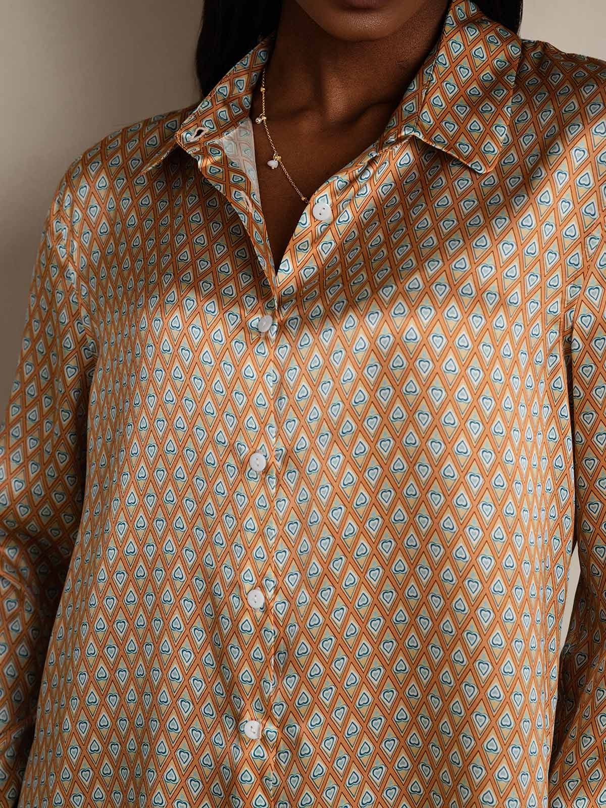 Camisa Elegante con Cuello de Seda