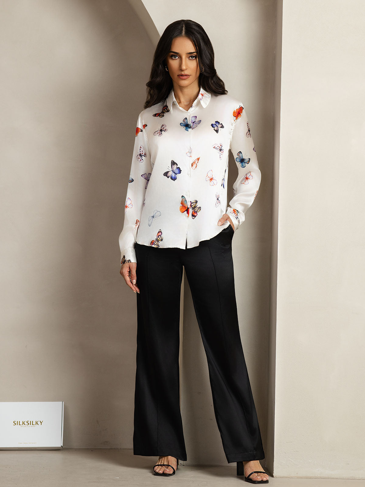 Camisa Elegante con Cuello de Seda