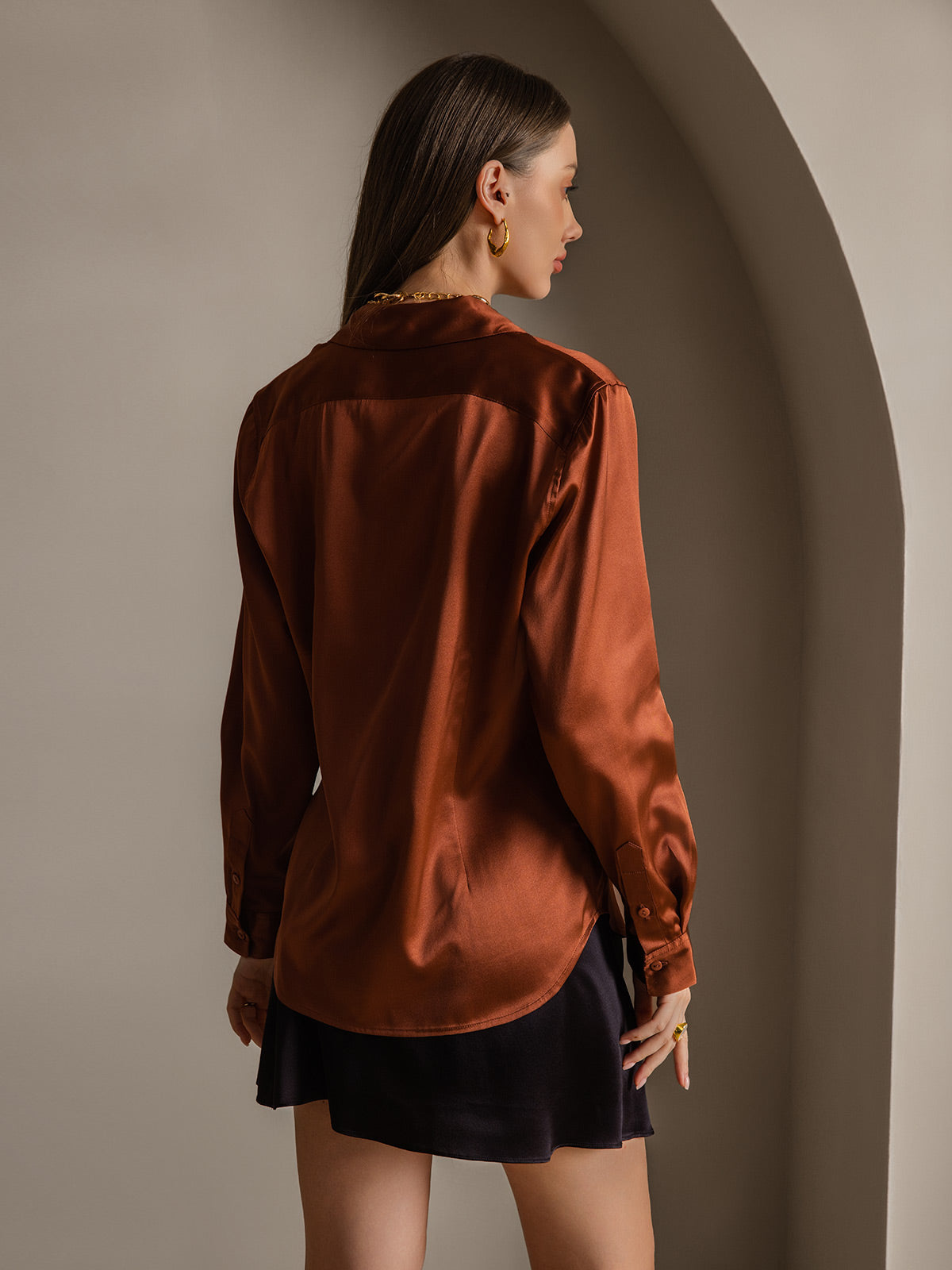 Camisa Elegante con Cuello de Seda