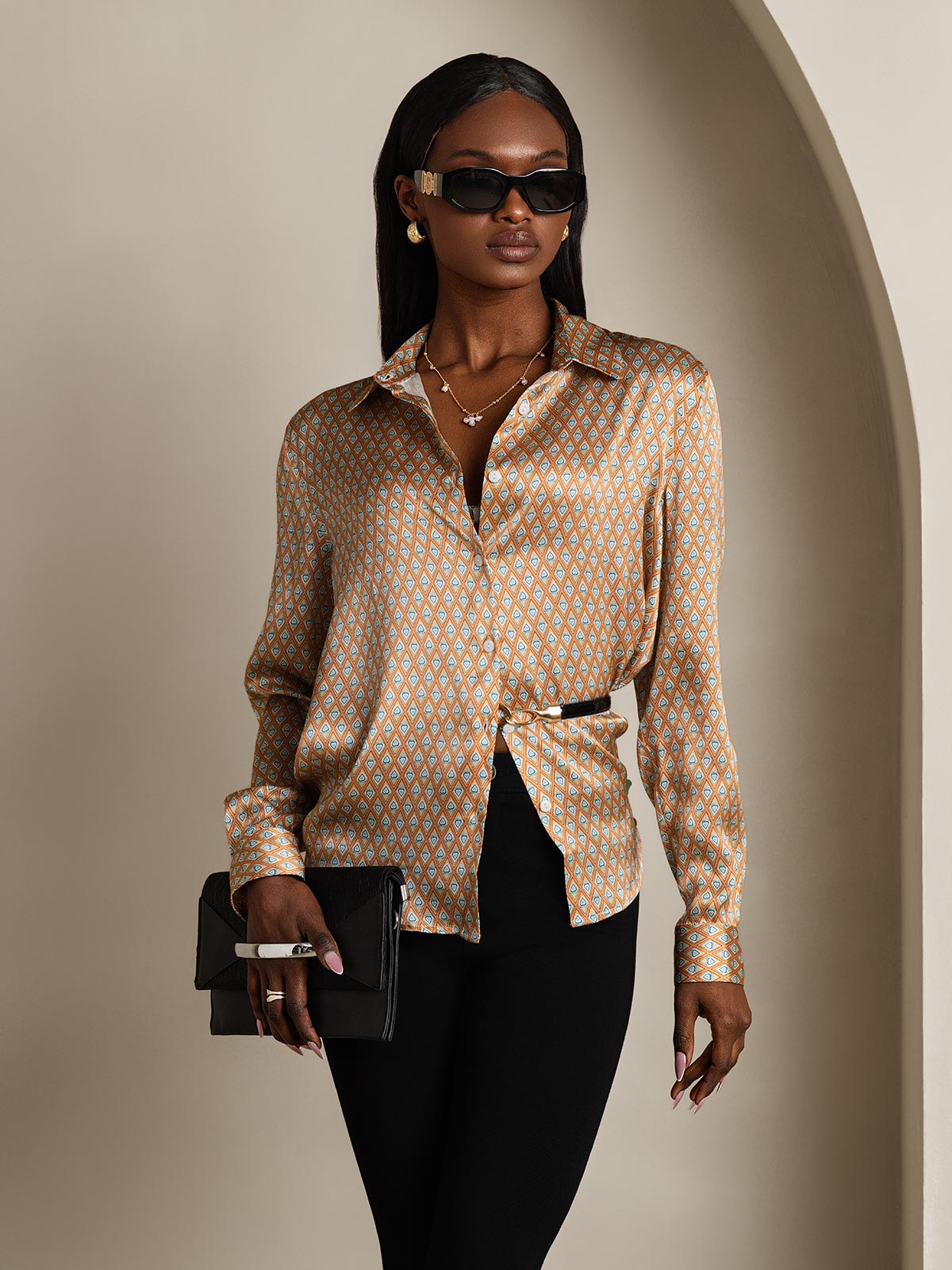 Camisa Elegante con Cuello de Seda