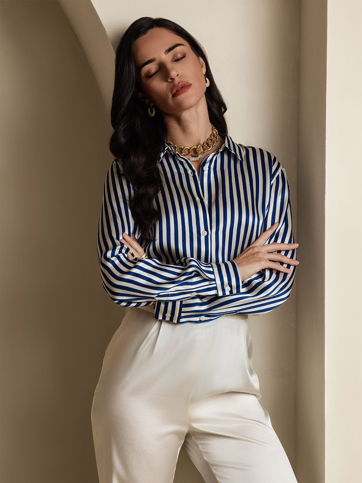 Camisa Elegante con Cuello de Seda