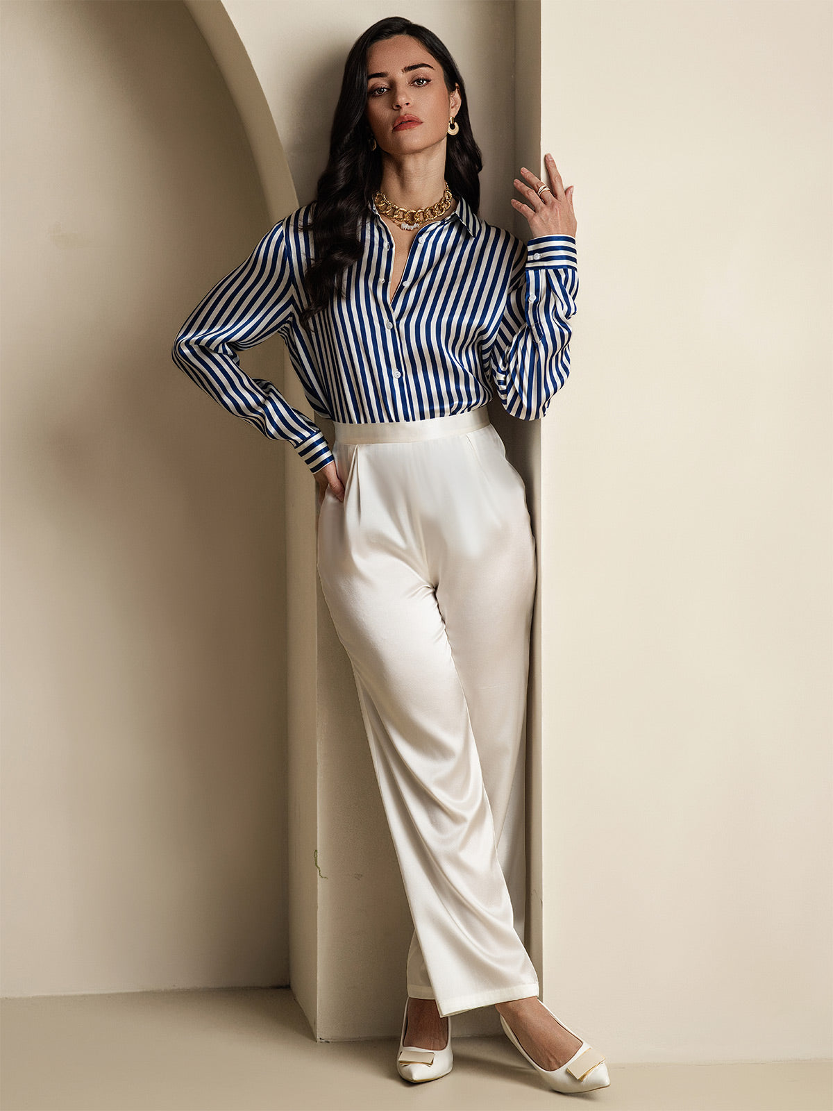 Camisa Elegante con Cuello de Seda