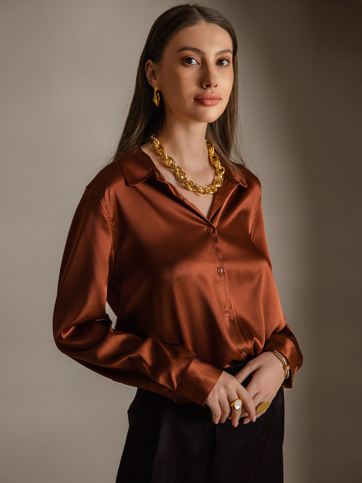Camisa Elegante con Cuello de Seda