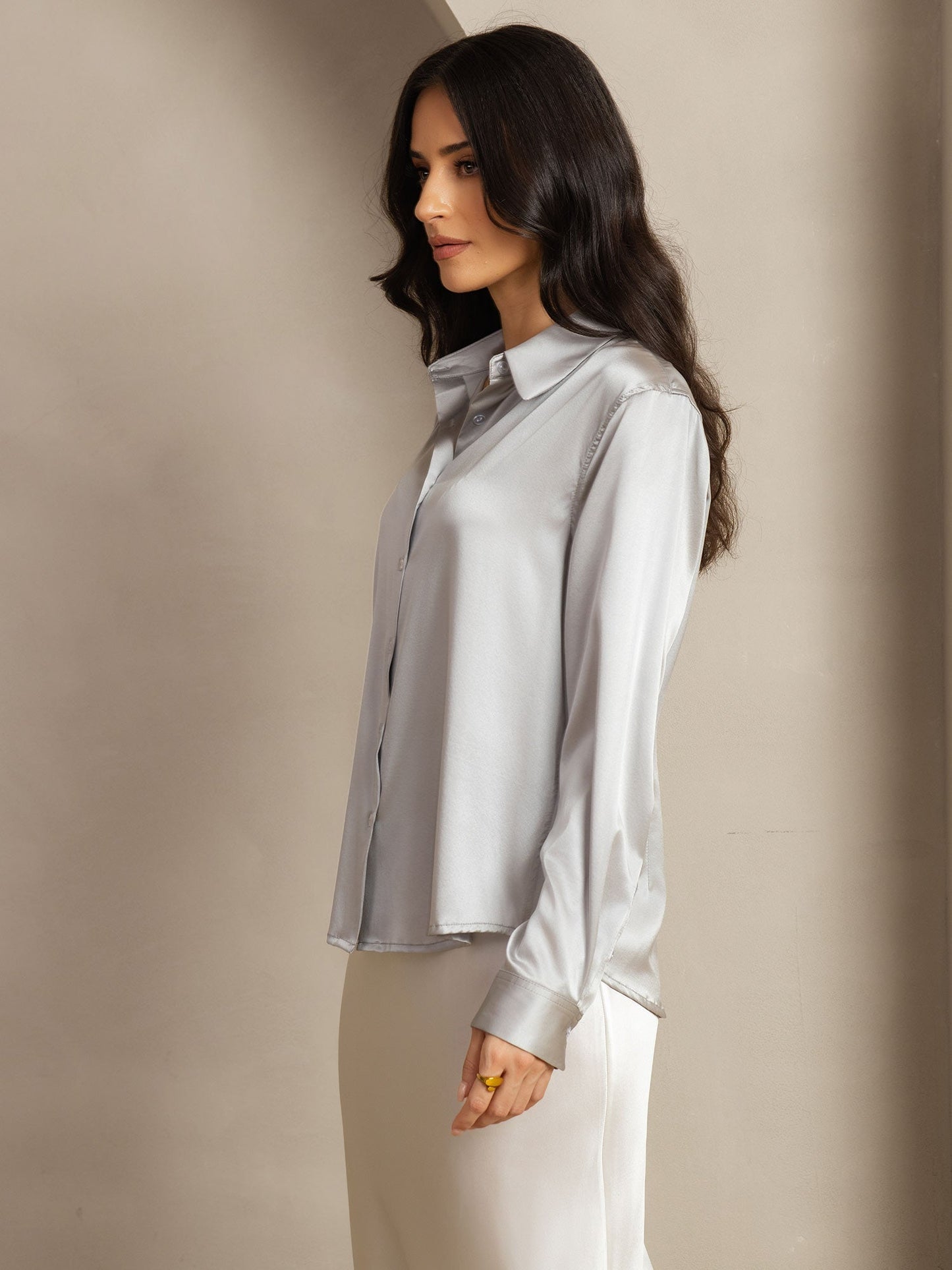Camisa Elegante con Cuello de Seda