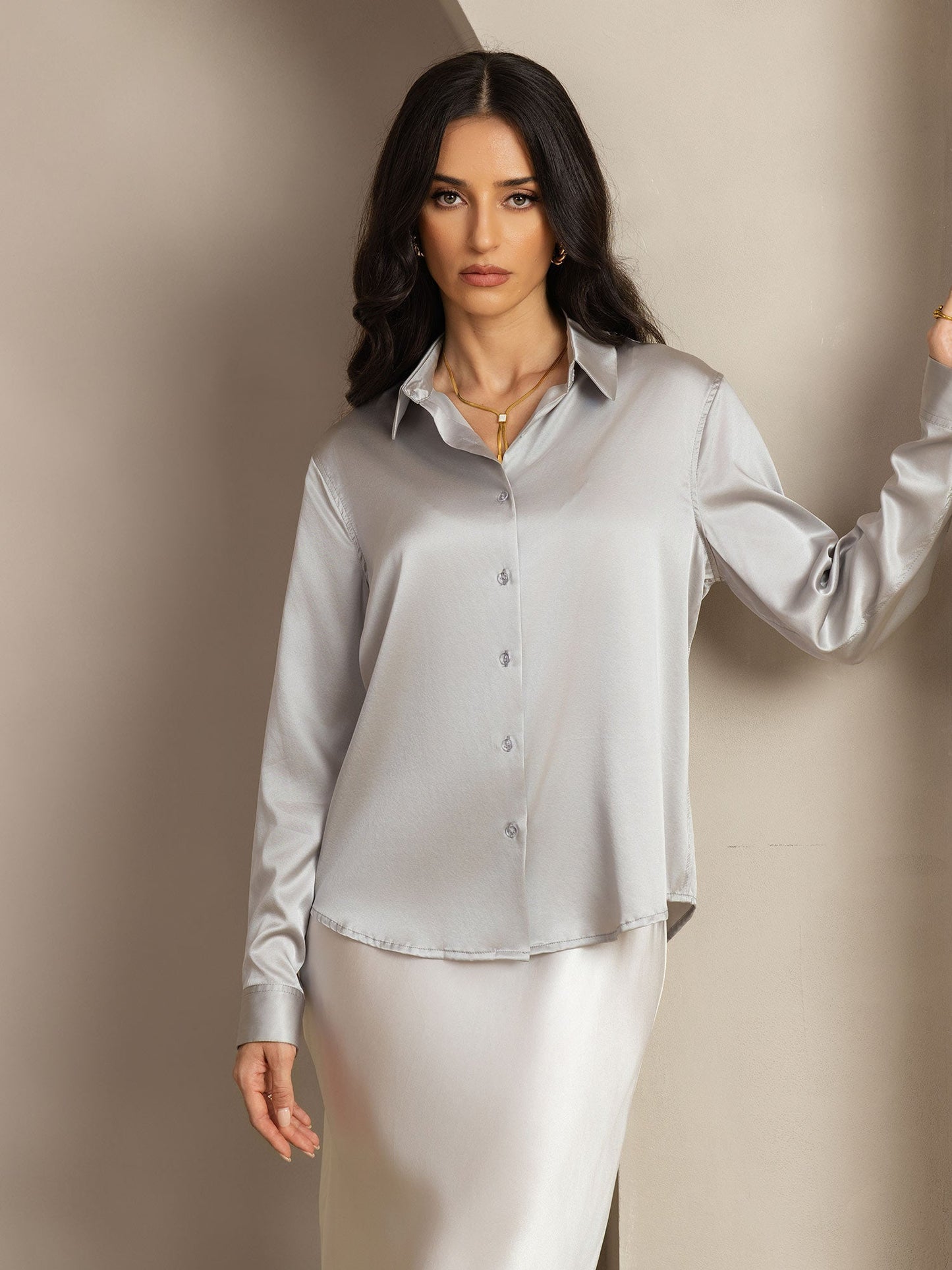 Camisa Elegante con Cuello de Seda