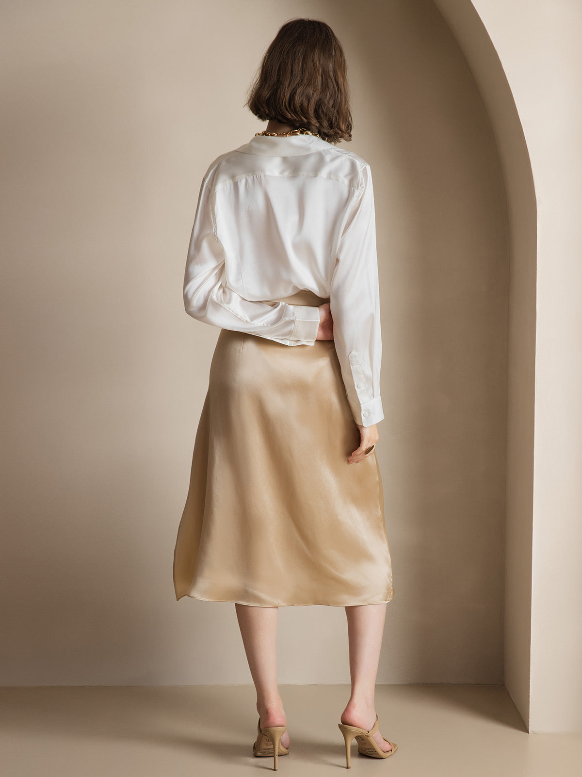 Camisa Elegante con Cuello de Seda