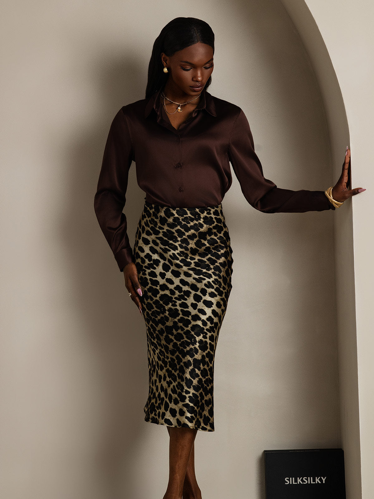 Camisa Elegante con Cuello de Seda