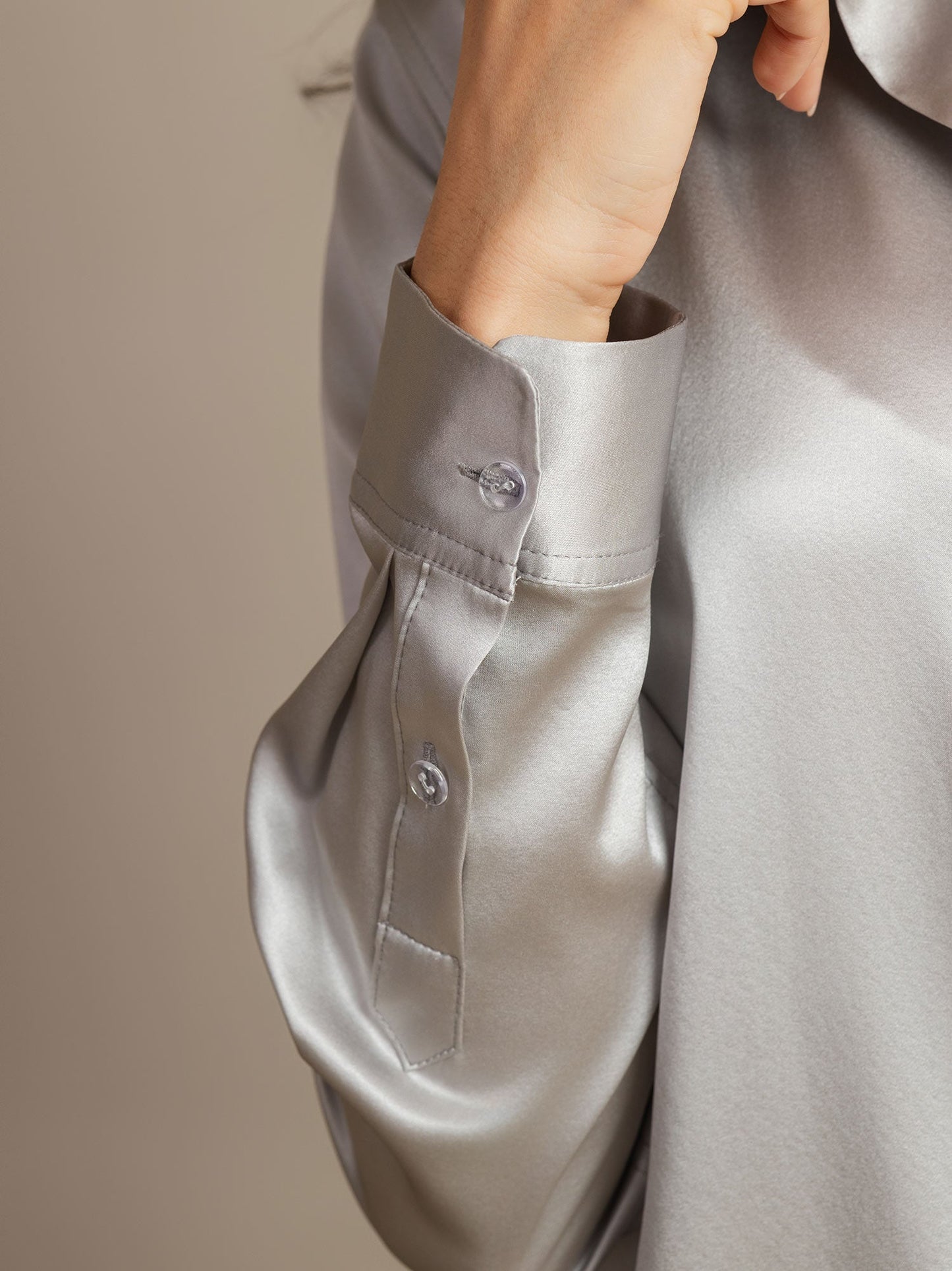 Camisa Elegante con Cuello de Seda