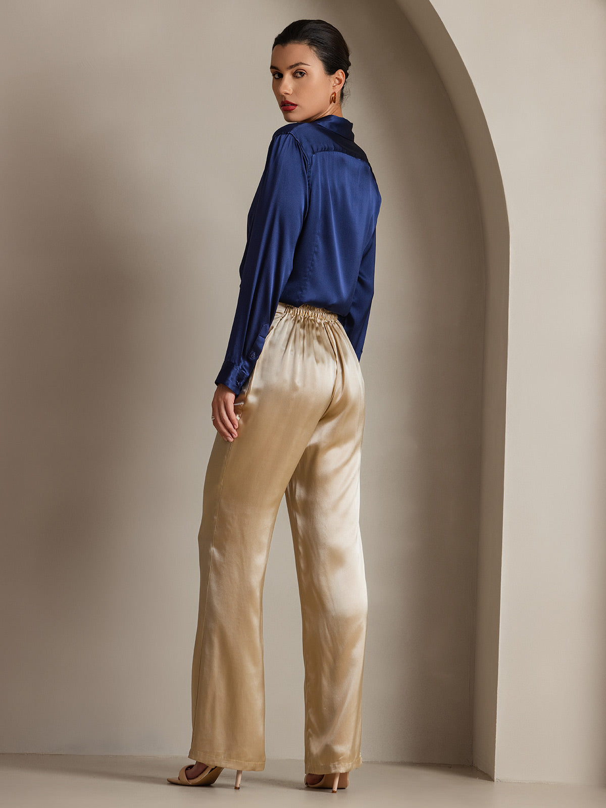 Camisa Elegante con Cuello de Seda