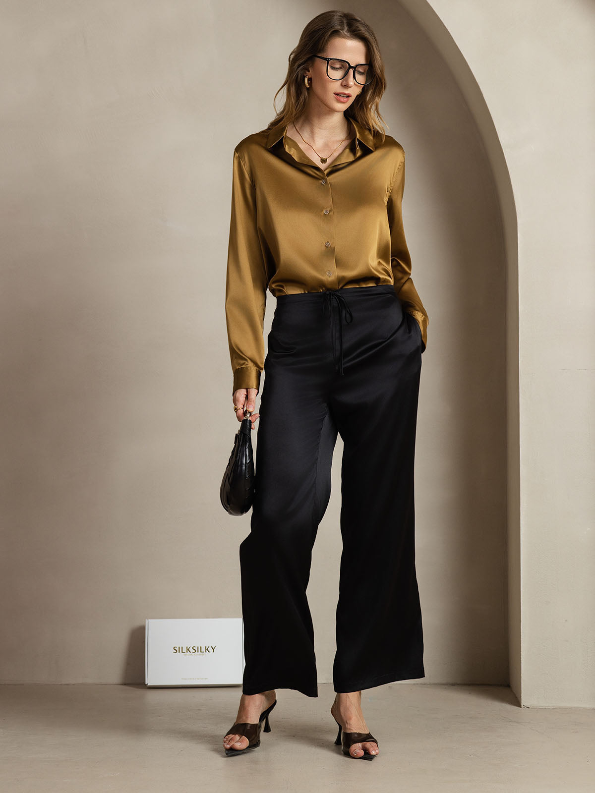 Camisa Elegante con Cuello de Seda