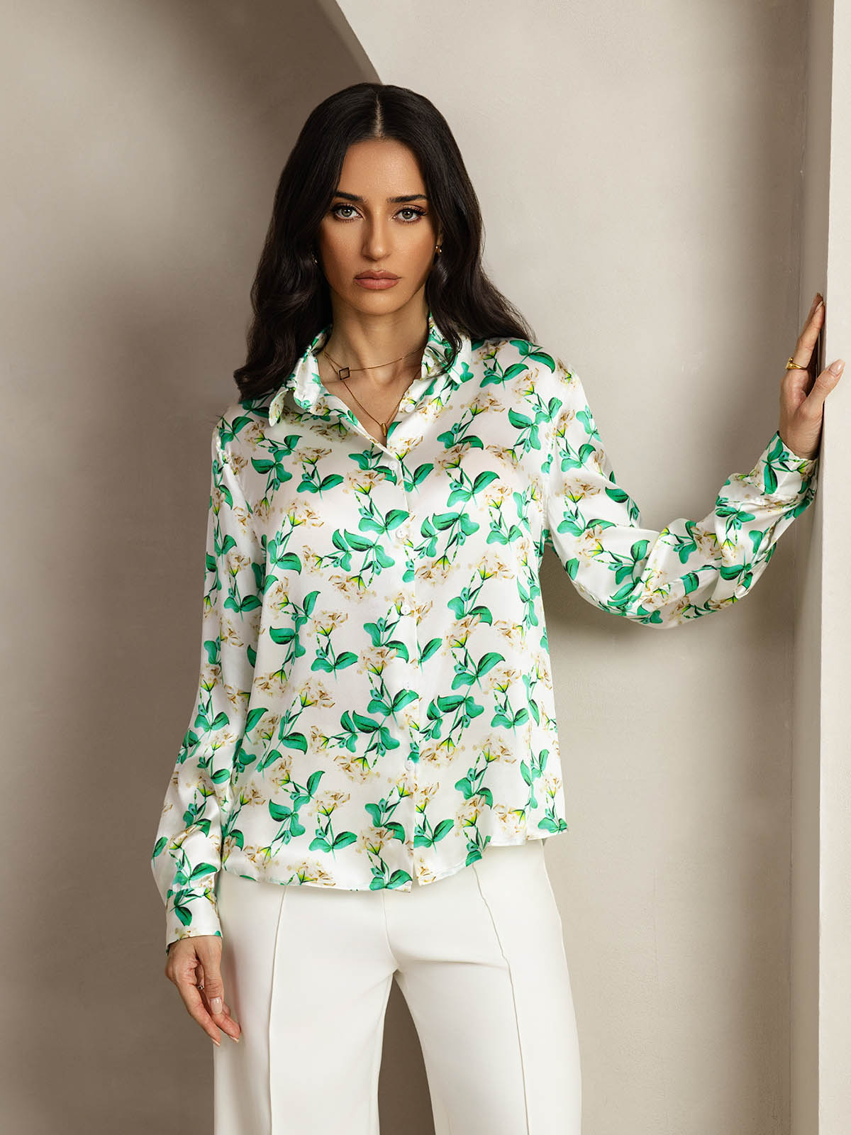Camisa Elegante con Cuello de Seda