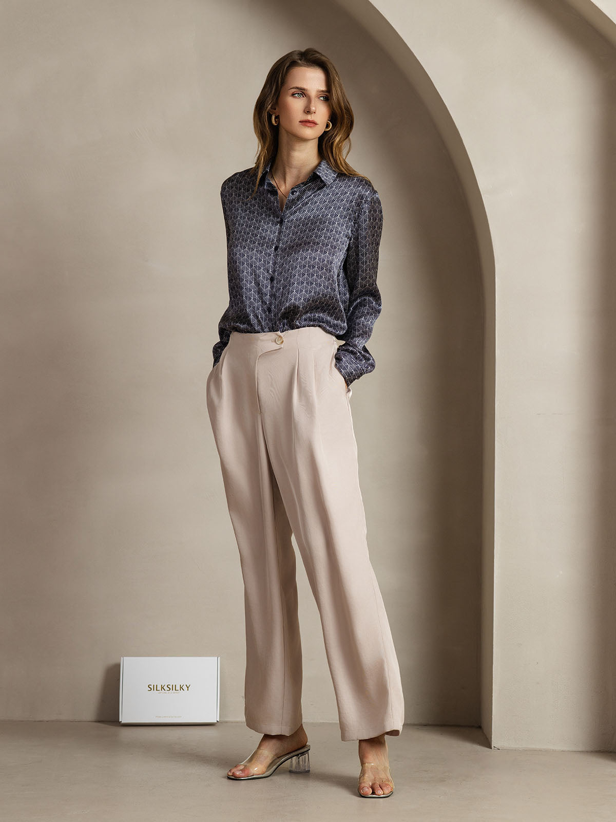 Camisa Elegante con Cuello de Seda