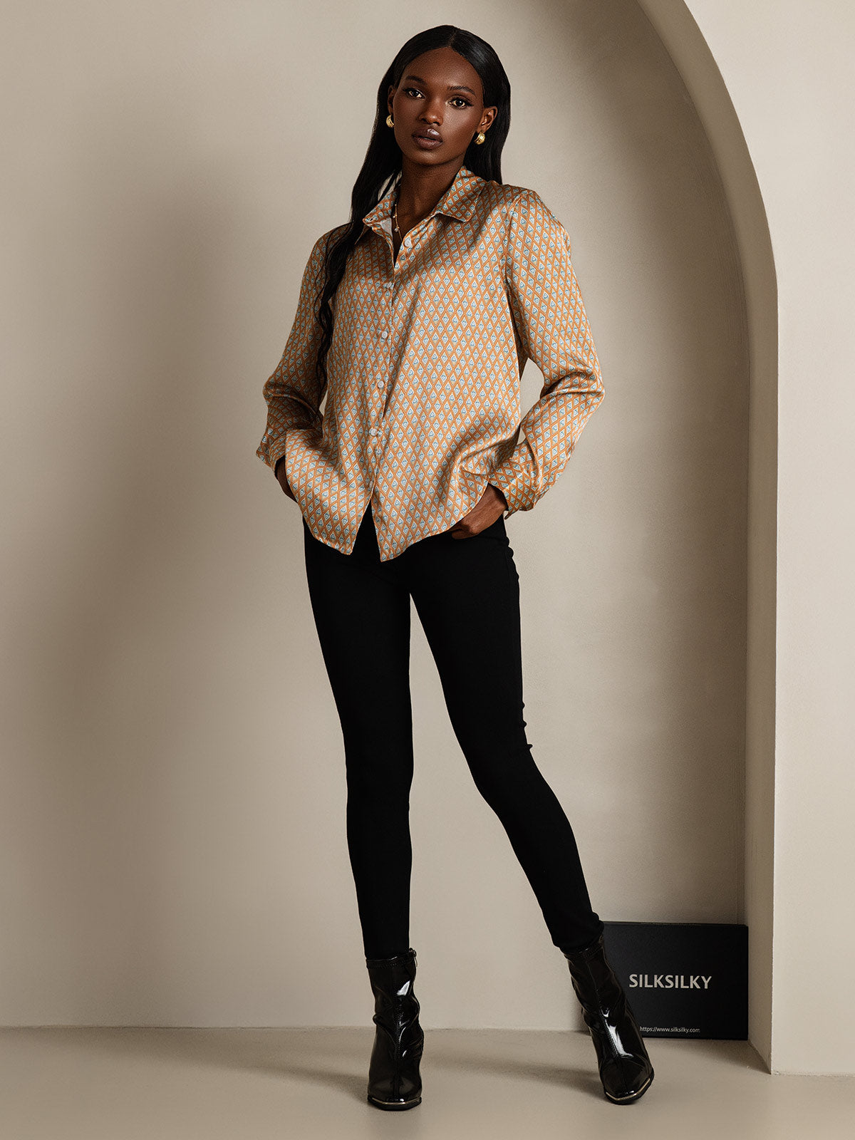 Camisa Elegante con Cuello de Seda